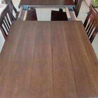 tavolo in legno più sedie 