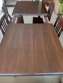 tavolo in legno più sedie 