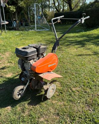 Fresa Husqvarna a motore per giardino/orto