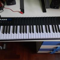 ALESIS Vi61 midiKeyboard