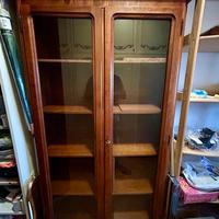 Libreria vintage in legno