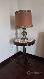 Tavolino e lampada