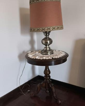 Tavolino e lampada