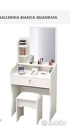 Postazione scrivania trucco con specchio
