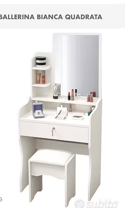 Postazione scrivania trucco con specchio