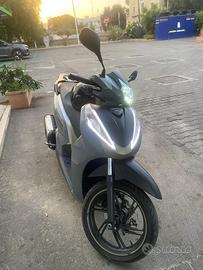 SH 300 I ABS AIRFORCE 2019