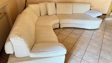 Divano angolare in tessuto legno e alluminio
