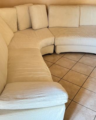 Divano angolare in tessuto legno e alluminio