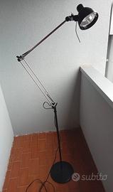 Lampada da terra regolabile
