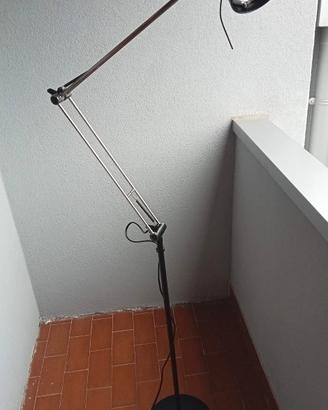 Lampada da terra regolabile