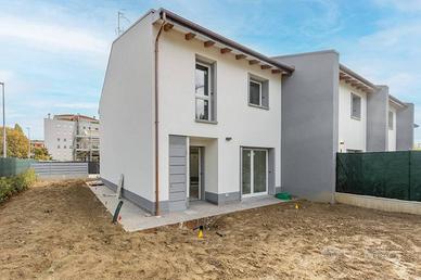 Villa di 152 m² con più di 5 locali e box auto a B