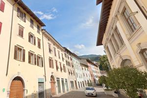 Rovereto- Terra cielo da ristrutturare