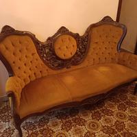 Elegante Salotto d'Epoca: Divano + 2 Poltrone