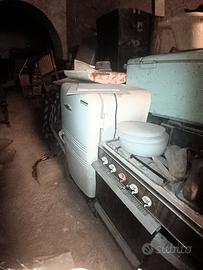 Modernariato frigo vintage da collezione 