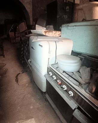 Modernariato frigo vintage da collezione 