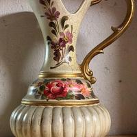 Brocca decorativa in ceramica dipinta a mano