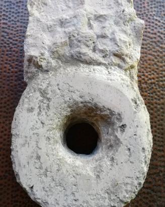 Antico anello per legare il cavallo in pietra raro