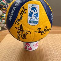 Pallone Supercoppa  autografato da Conegliano