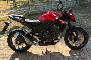 Honda CB500 Hornet  Pari al NUOVO, solo 710 Km