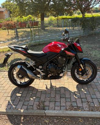 Honda CB500 Hornet  Pari al NUOVO, solo 710 Km