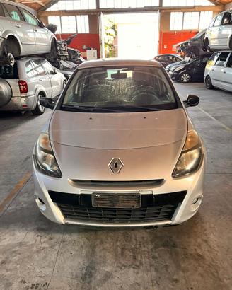 RENAULT CLIO RICAMBI USATI GARANTITI
