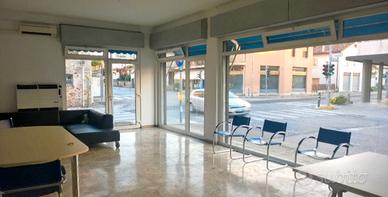 Negozio, ufficio, spazio commerciale 2 ingressi