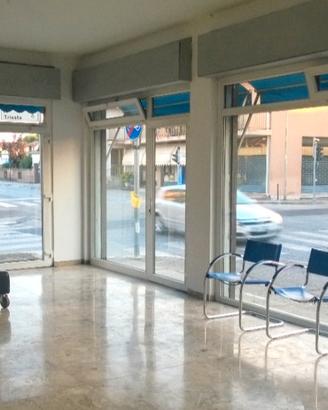 Negozio, ufficio, spazio commerciale 2 ingressi