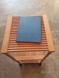 Carrello in legno con ruote