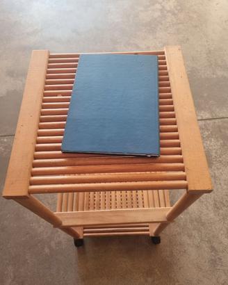 Carrello in legno con ruote