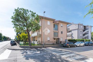 4 LOCALI A VILLAFRANCA DI VERONA