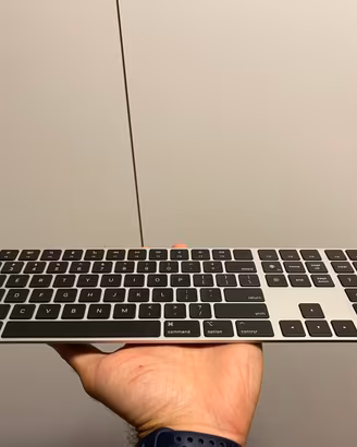 Magic Keyboard Touch ID e tastierino numerico. ITA