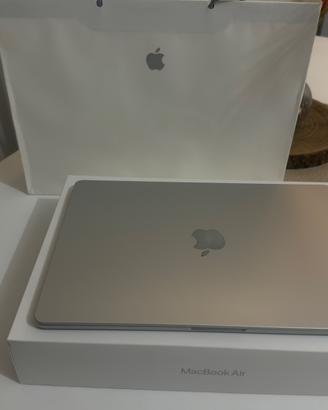 MacBook Air 15” M4 – 16 GB RAM / 256 GB SSD