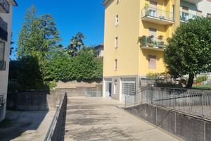 Laboratorio/Locale commerciale a Venegono Sup