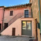 Appartamento con terrazza, giardino e fondo