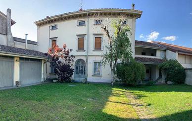 Villa di 330 m² con più di 5 locali e box auto dop
