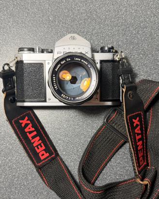 Pentax Asahi SV con due obiettivi