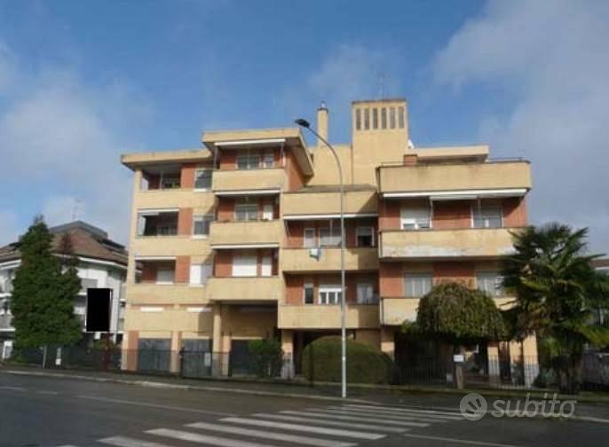 Immobile in asta di 103 m² con 4 locali e box auto