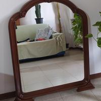 specchio da camera con cornice in legno