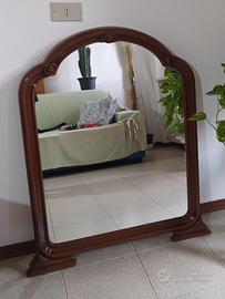 specchio da camera con cornice in legno