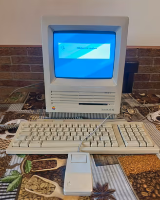 Macintosh SE Vintage + Tastiera e Mouse Apple ADB