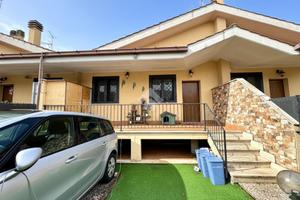 VILLA A SCHIERA A ROMA