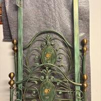 Letto in ferro battuto dipinto a mano