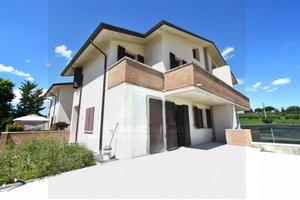 ROVERE - PORZIONE DI BIFAMILIARE In zona tranquill