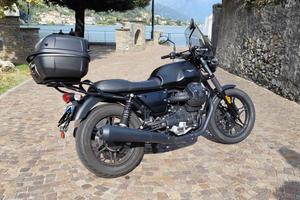 moto v7  stone