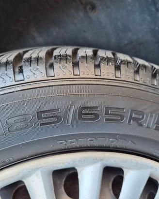 Nokian 4 stagioni 185/65 R15 + cerchi Fiat