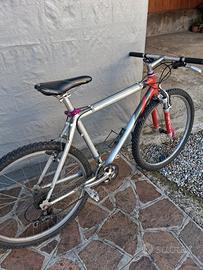 mauntebike in alluminio ruote da 26 funzionante 