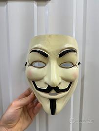 🕵️♂️ Maschera Anonymous – Simbolo Iconico
