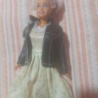 Barbie con vestito e giacca