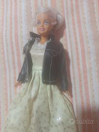 Barbie con vestito e giacca