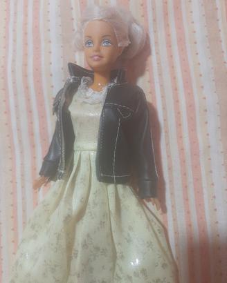 Barbie con vestito e giacca